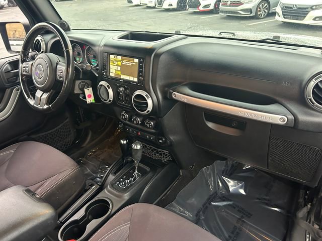 Used 2014 Jeep Wrangler Unlimited Sahara w/ Dual Top Group AWD/4WD image 31