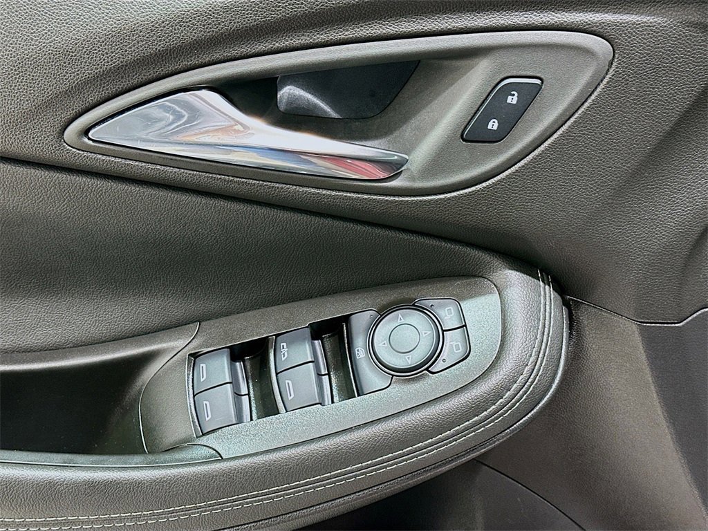 Used 2023 Buick Encore GX Select w/ Sport Touring Package image 17