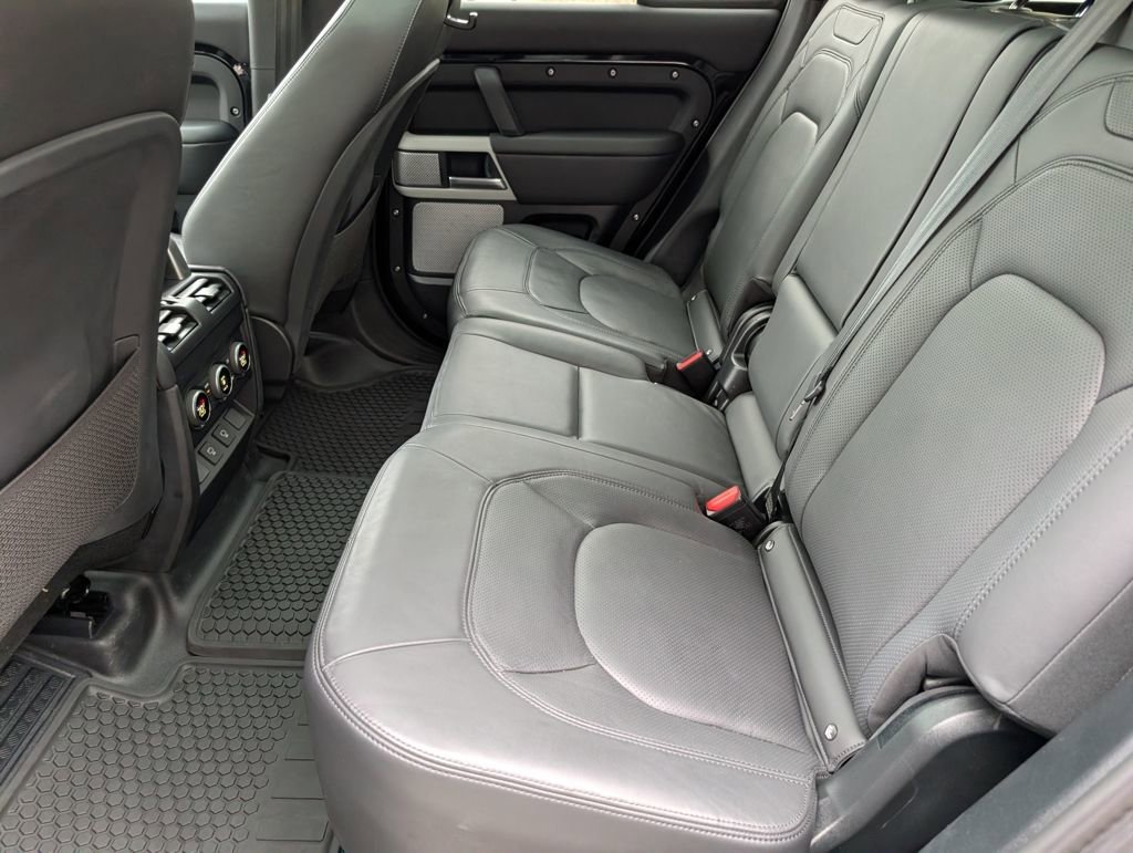 Used 2024 Land Rover Defender 130 S image 32