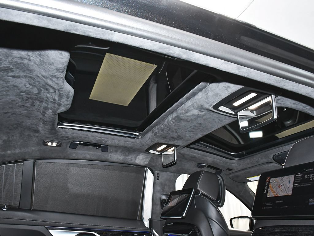 Used 2022 BMW M760i xDrive w/ Luxury Rear Seating Package AWD/4WD image 73