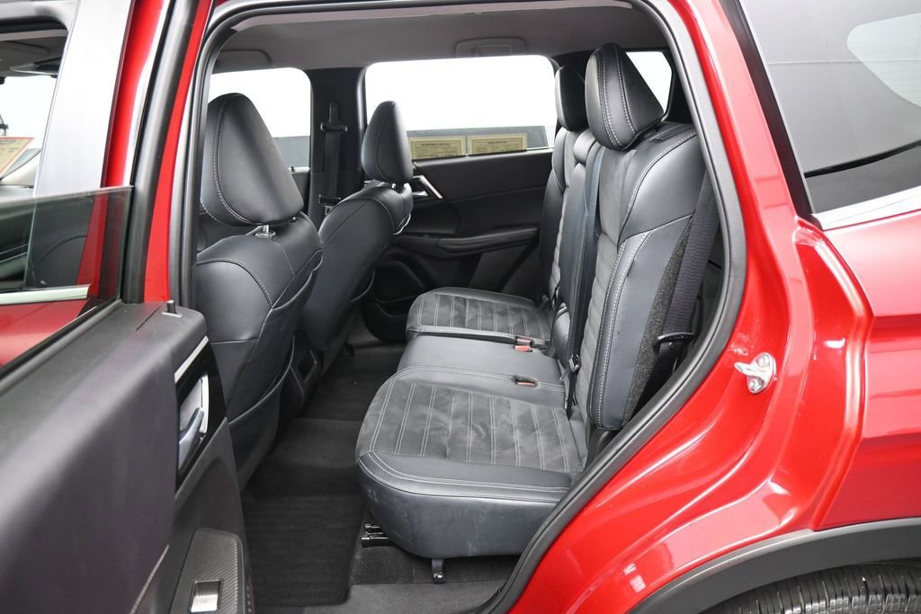 Used 2024 Mitsubishi Outlander SE Black Edition FWD image 28