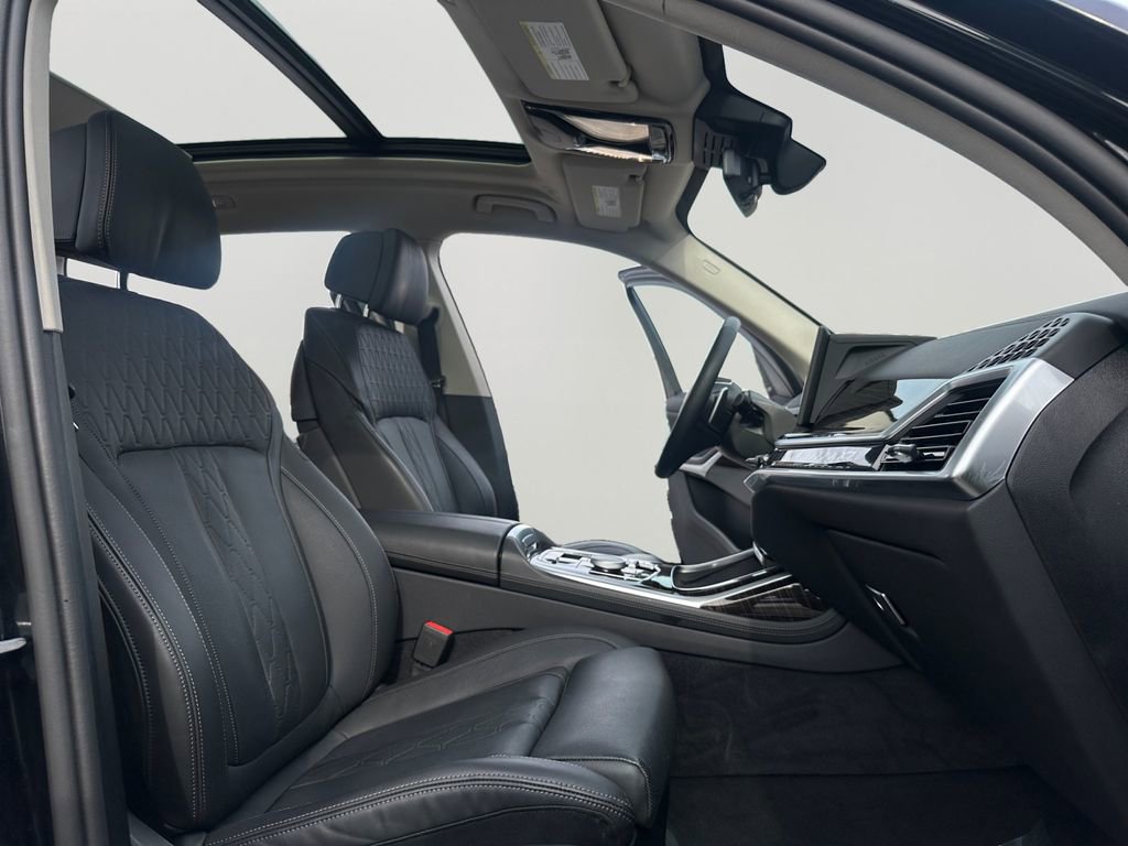 Used 2025 BMW X7 xDrive40i image 25