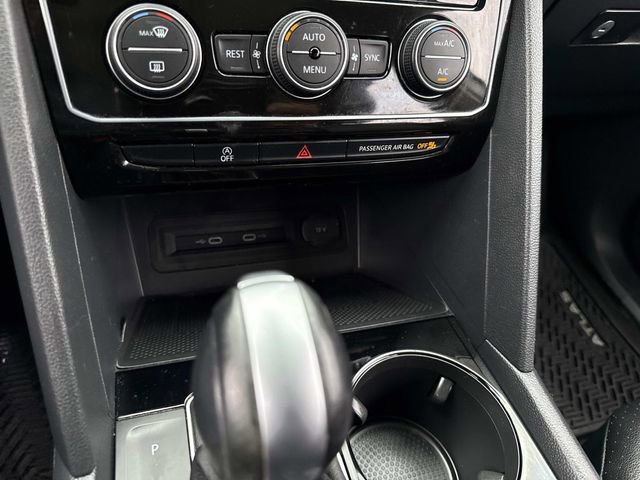 Used 2023 Volkswagen Atlas SEL R-Line AWD/4WD image 34