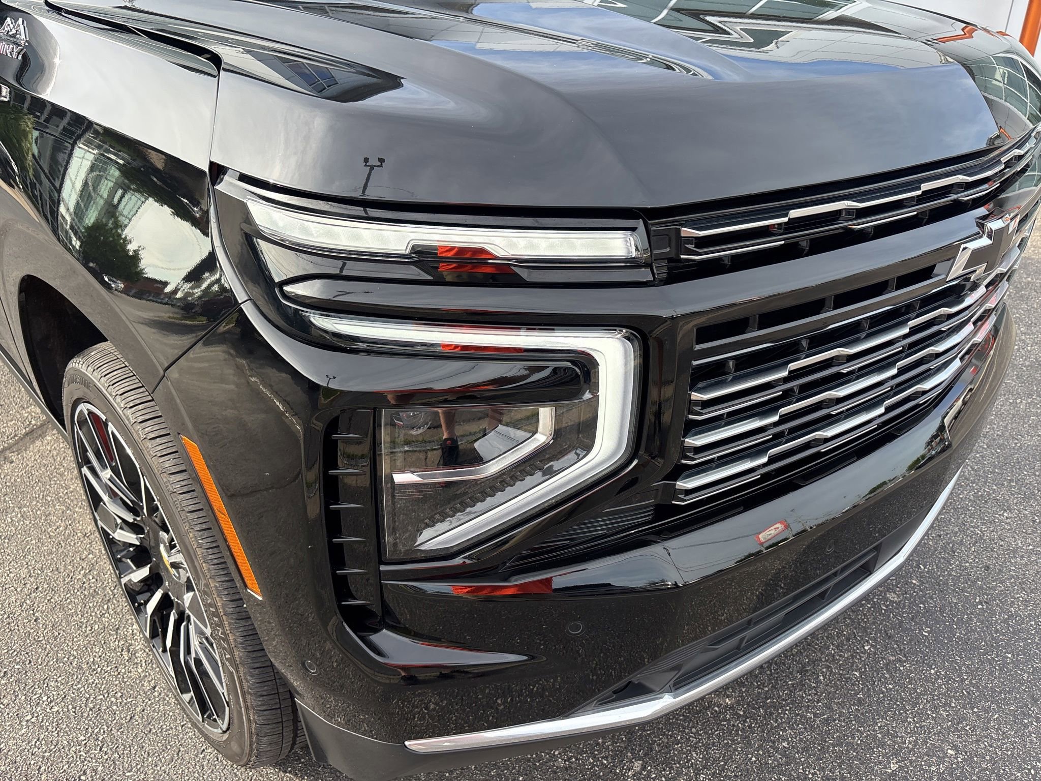 Used 2025 Chevrolet Suburban High Country AWD/4WD image 16