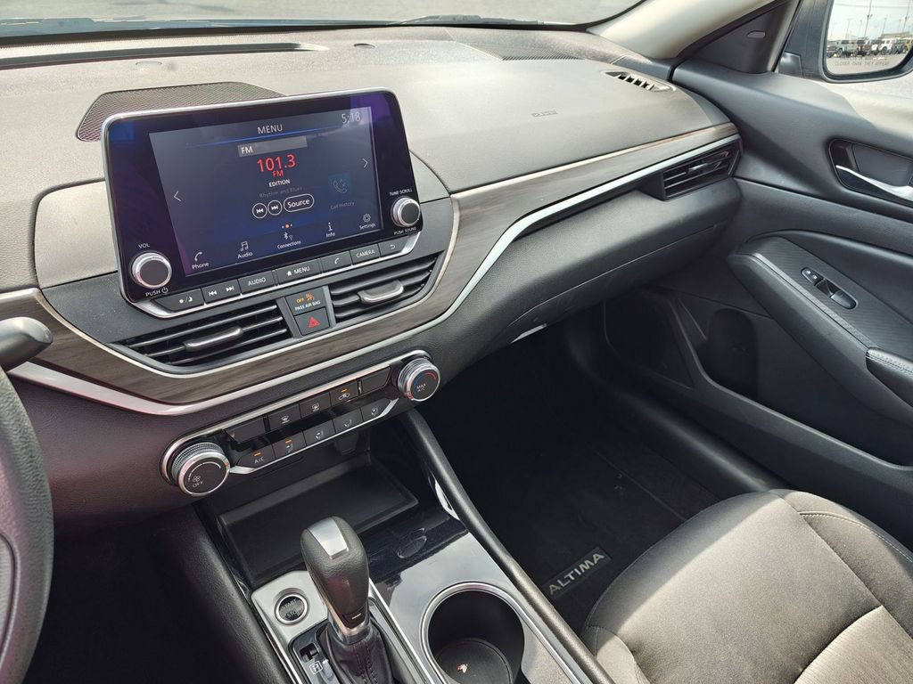 Used 2024 Nissan Altima 2.5 SV FWD image 17
