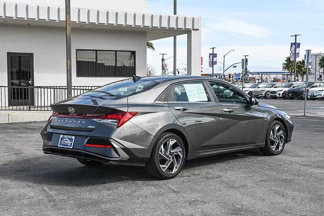 Used 2025 Hyundai Elantra Limited image 7