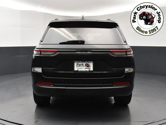 Used 2023 Jeep Grand Cherokee Limited w/ Black Appearance Package AWD/4WD image 5
