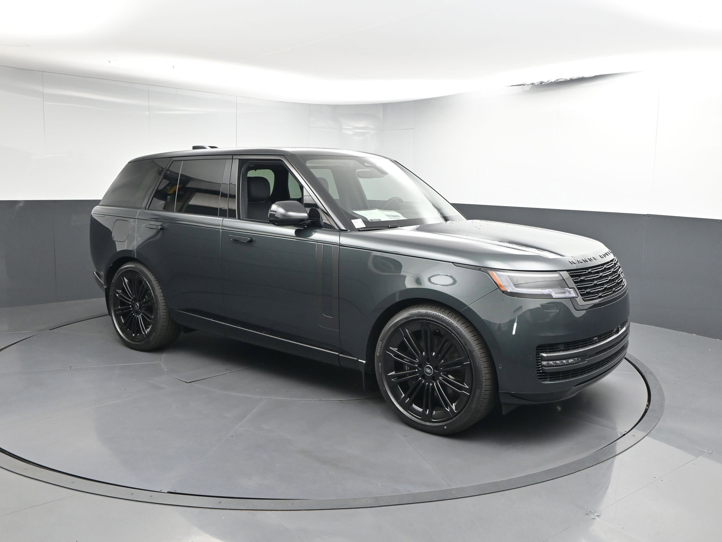 New 2025 Land Rover Range Rover SE image 23