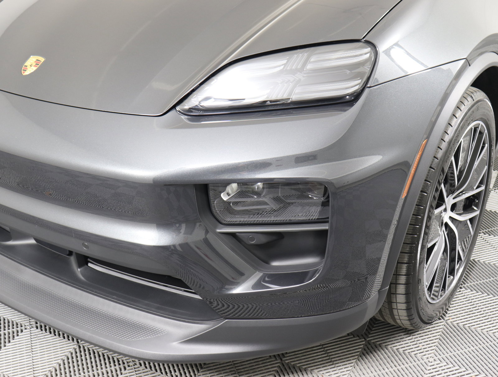 Used 2024 Porsche Macan 4 Electric image 13