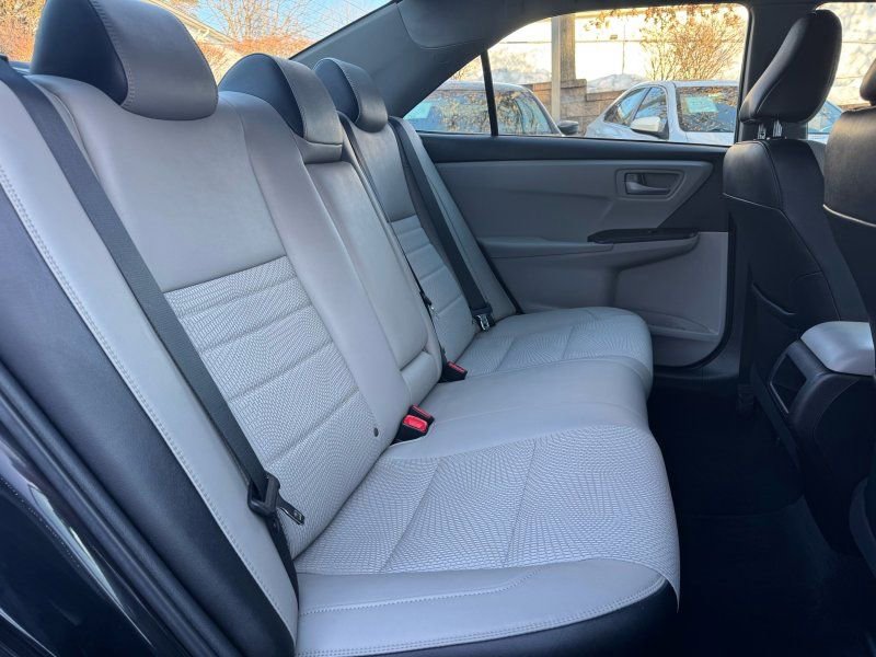 Used 2017 Toyota Camry SE image 19
