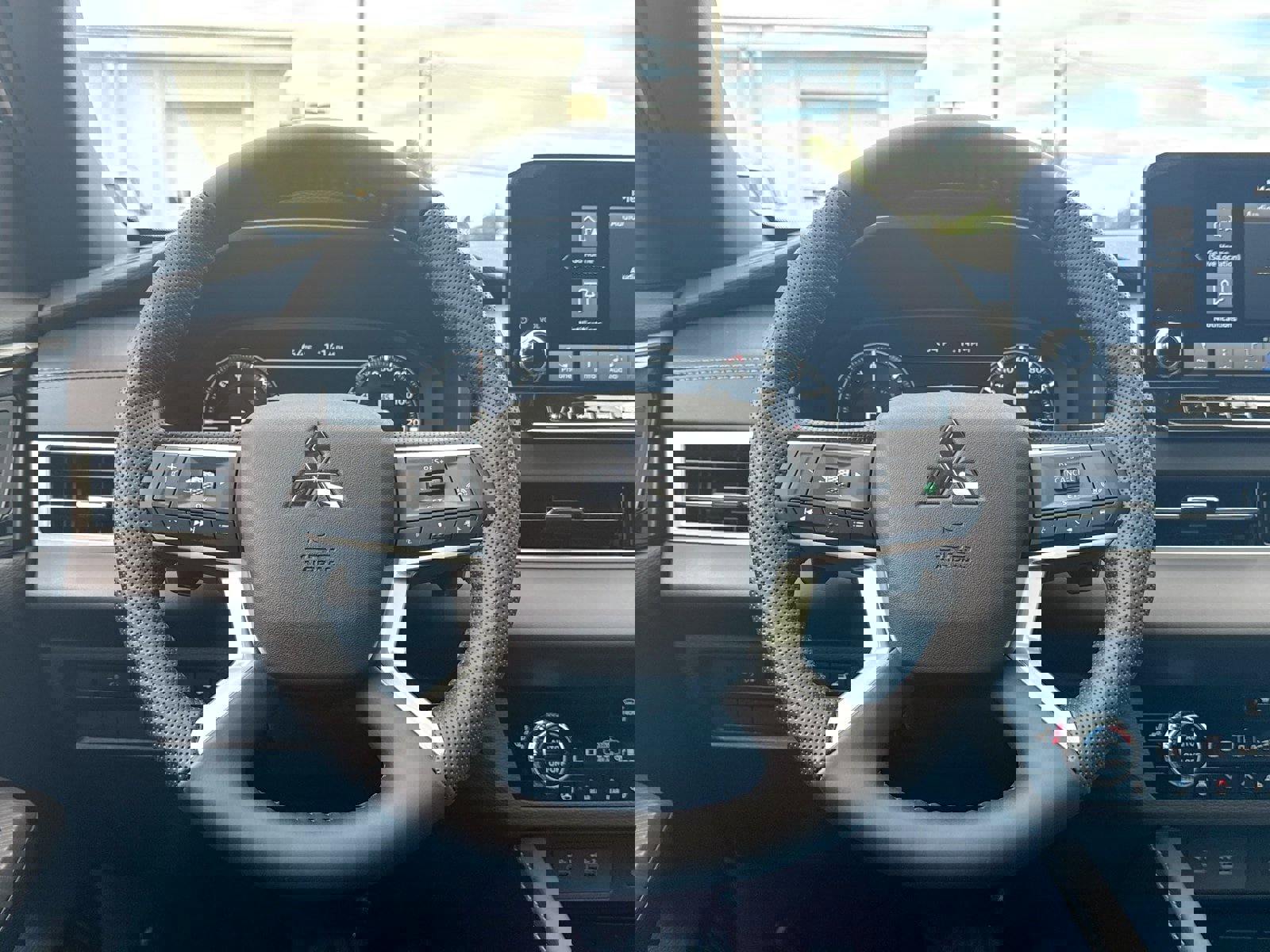 New 2025 Mitsubishi Outlander 4WD Plug-In Hybrid image 18