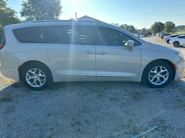 Used 2017 Chrysler Pacifica Touring-L Plus w/ Tire & Wheel Group FWD image 7