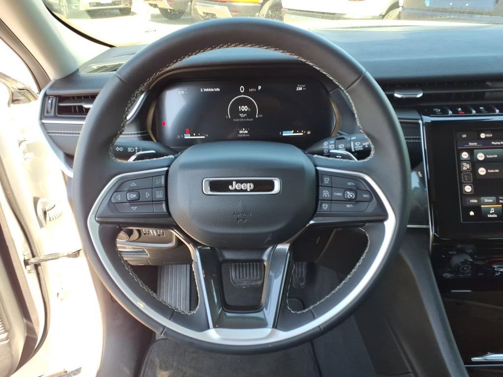 Used 2023 Jeep Grand Cherokee Laredo image 20