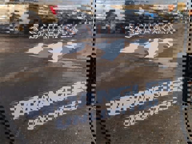 Used 2016 Jeep Wrangler Unlimited Sahara w/ Connectivity Group image 13