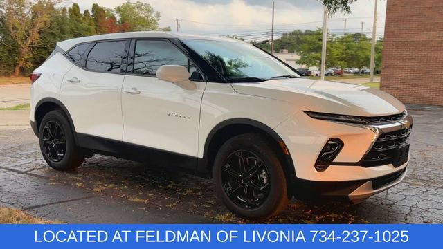 Used 2025 Chevrolet Blazer LT AWD/4WD image 2