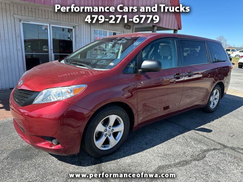 Used 2015 Toyota Sienna L image 1