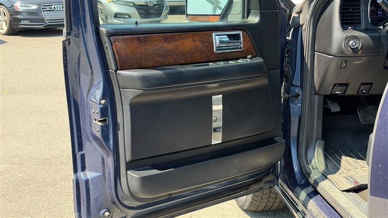 Used 2016 Lincoln Navigator L Select AWD/4WD image 19