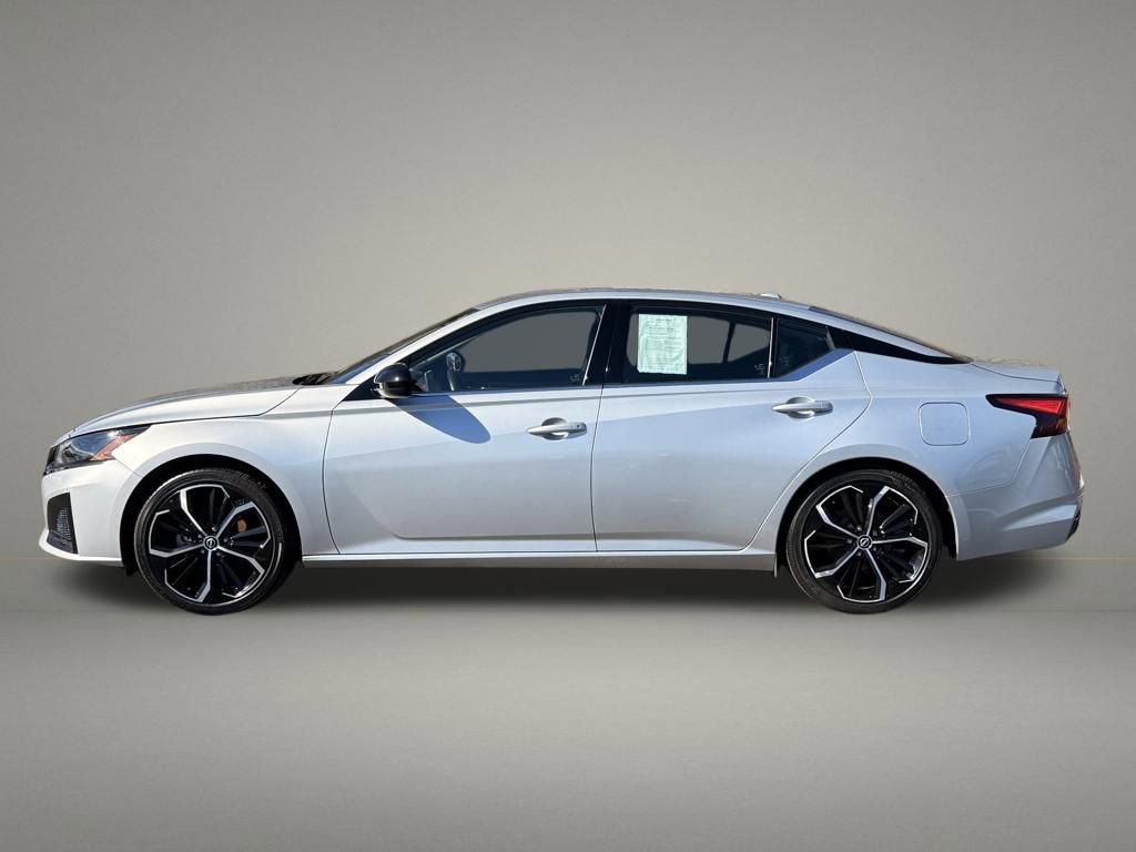 Used 2024 Nissan Altima 2.5 SR image 2