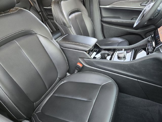 Certified 2023 Jeep Grand Cherokee Limited AWD/4WD image 15