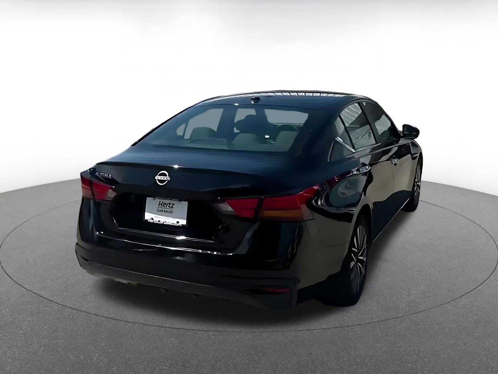 Used 2025 Nissan Altima 2.5 SV FWD image 15