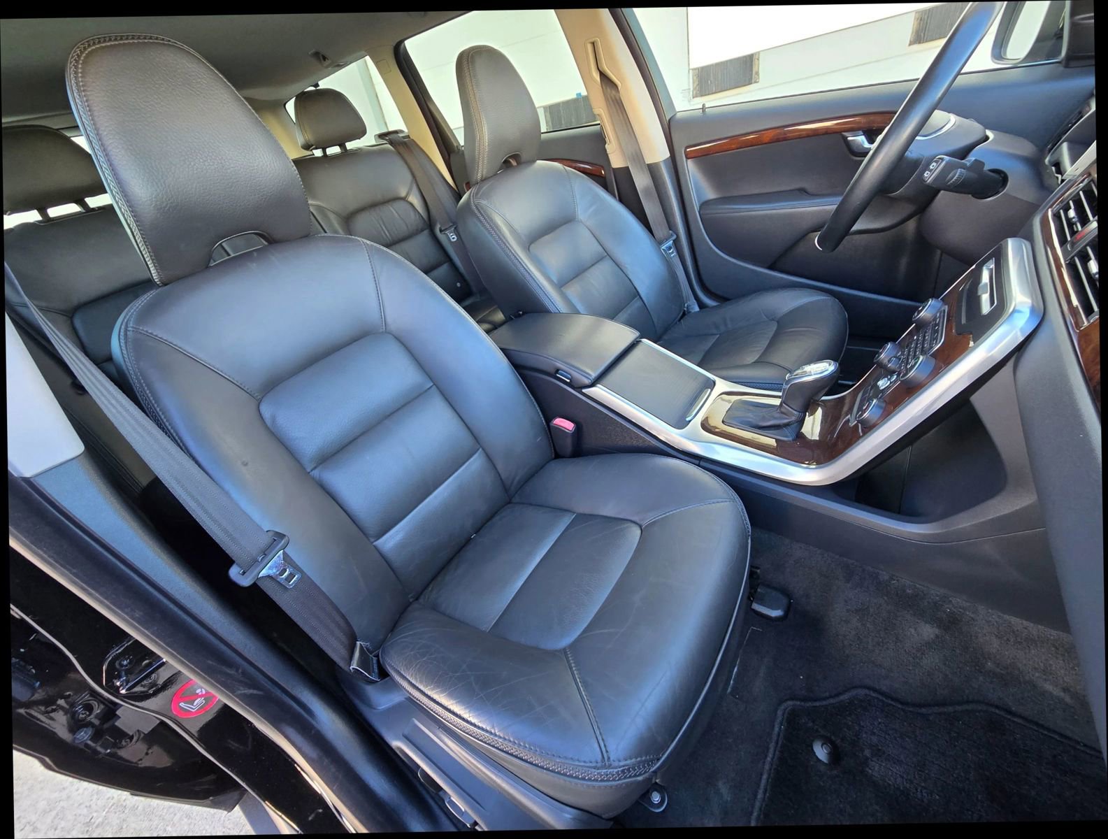 Used 2013 Volvo XC70 3.2 image 21