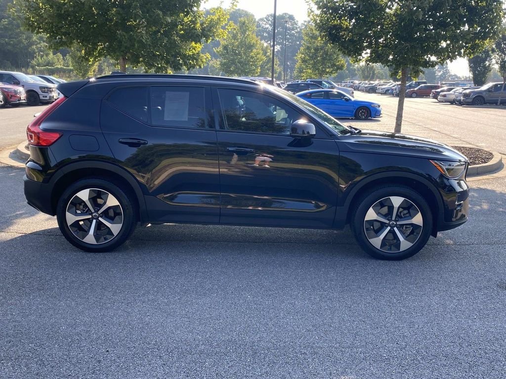 Used 2024 Volvo XC40 B5 Plus AWD/4WD image 2