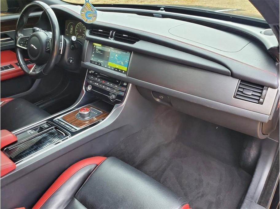 Used 2018 Jaguar XF First Edition AWD/4WD image 42
