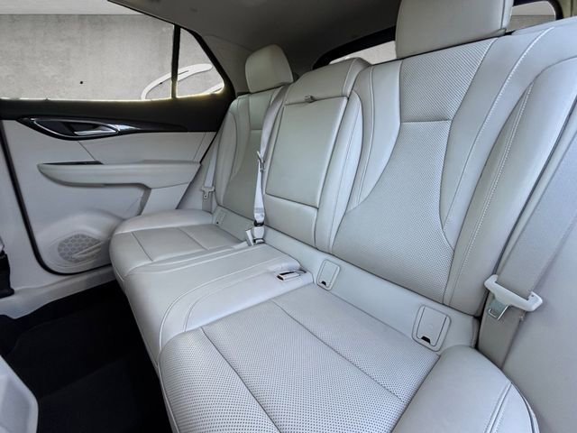 Used 2021 Buick Envision Essence FWD image 27