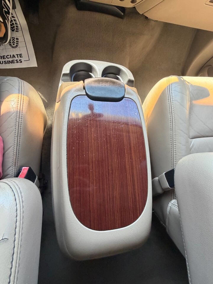 Used 2005 Ford F350 Lariat image 17