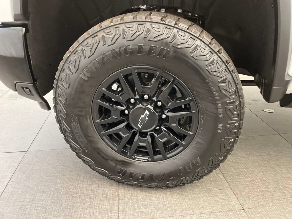 Used 2026 Chevrolet Silverado 2500 ZR2 w/ LPO, Dark Essentials Package AWD/4WD image 6