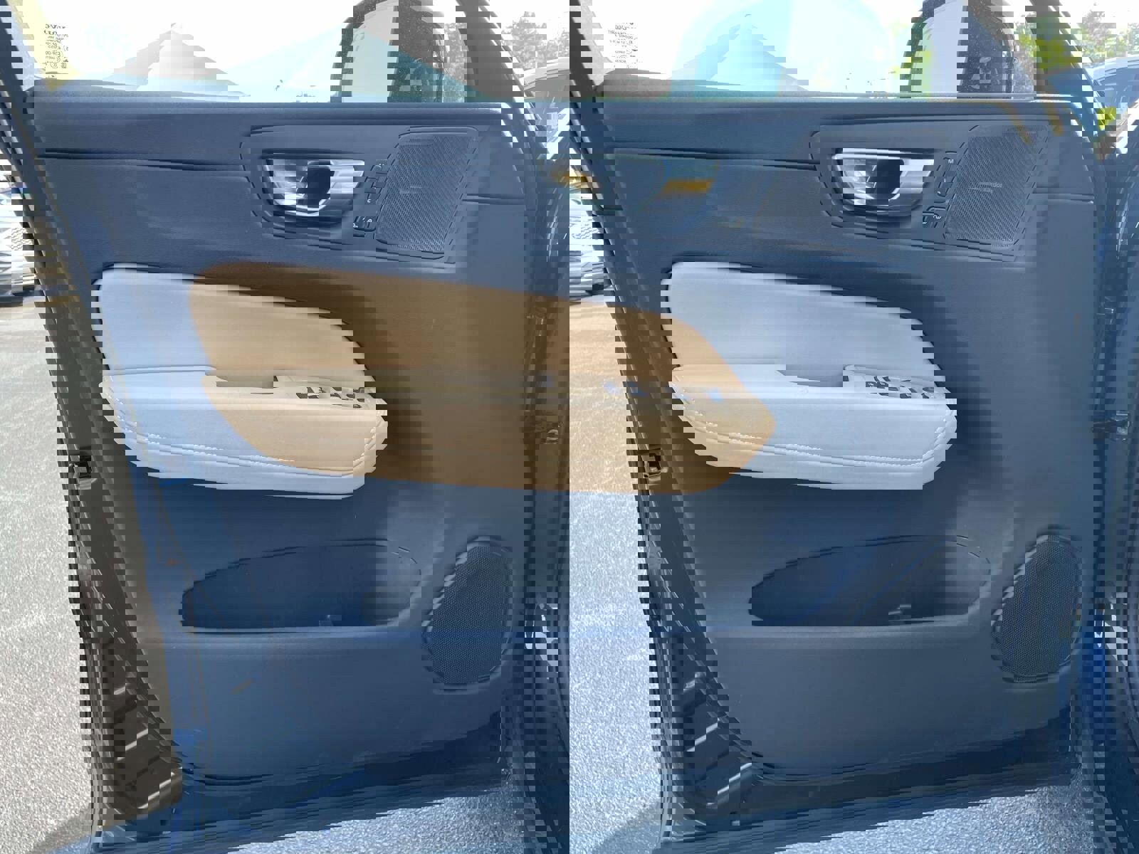 Used 2023 Volvo XC60 B5 Ultimate w/ Climate Package AWD/4WD image 14