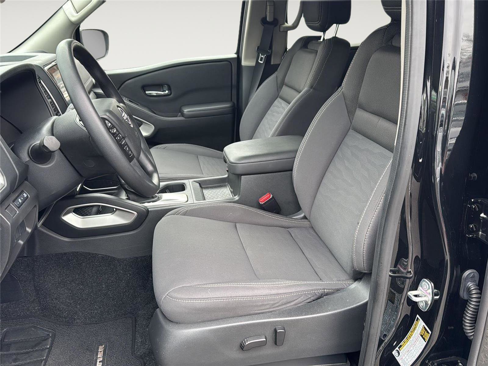 Used 2023 Nissan Frontier SV image 15