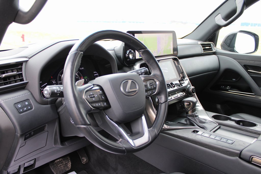 Used 2023 Lexus LX 600 4WD w/ Luxury Package image 12