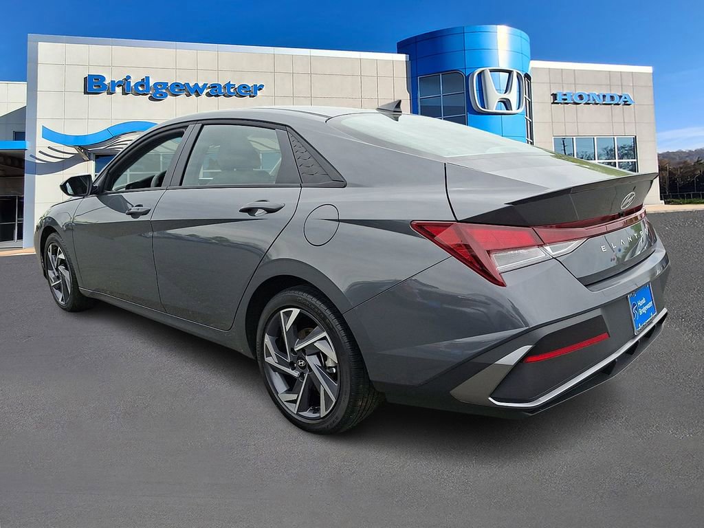 Used 2025 Hyundai Elantra Sport w/ Cargo Package FWD image 4