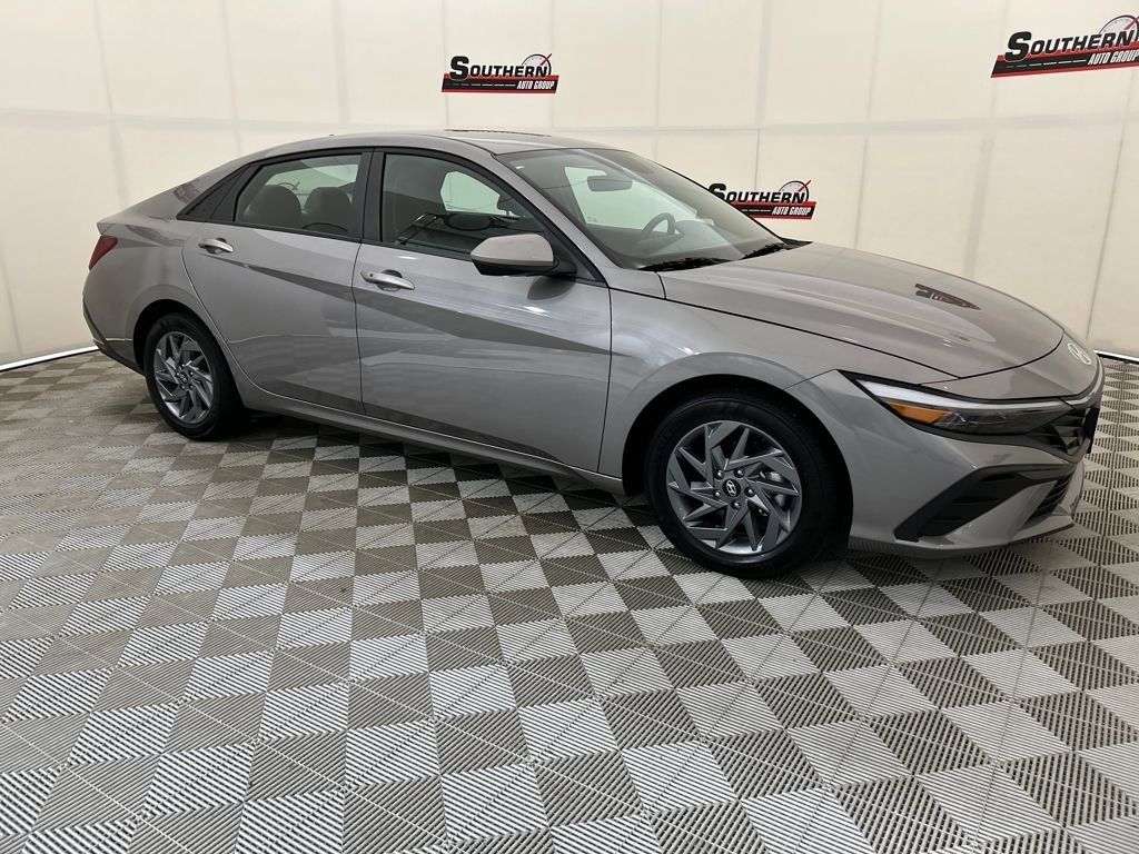 Used 2024 Hyundai Elantra SEL image 12