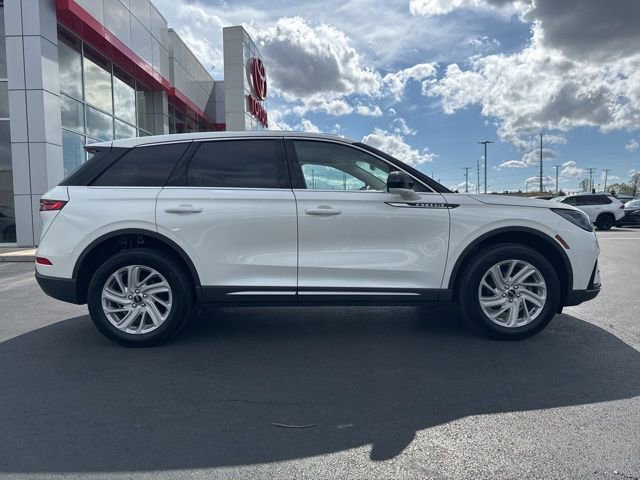 Used 2024 Lincoln Corsair AWD image 8