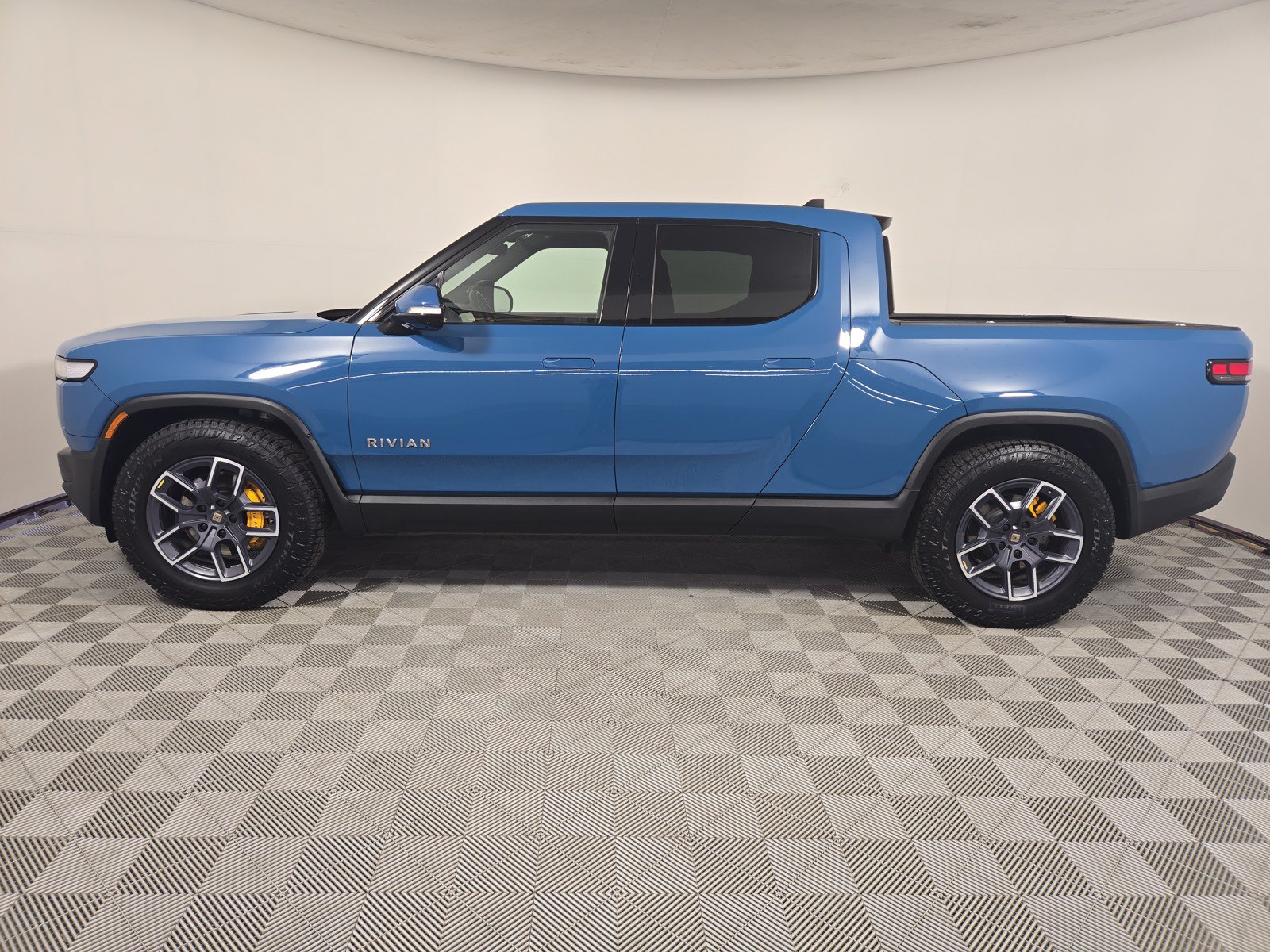 Used 2022 Rivian R1T Launch Edition AWD/4WD image 2