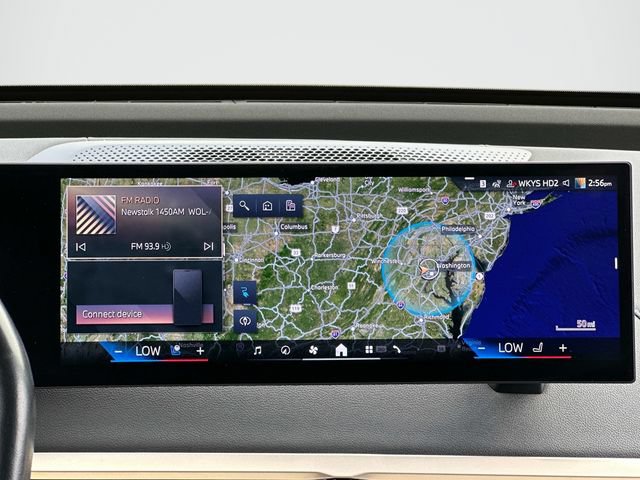Used 2024 BMW iX xDrive50 AWD/4WD image 3