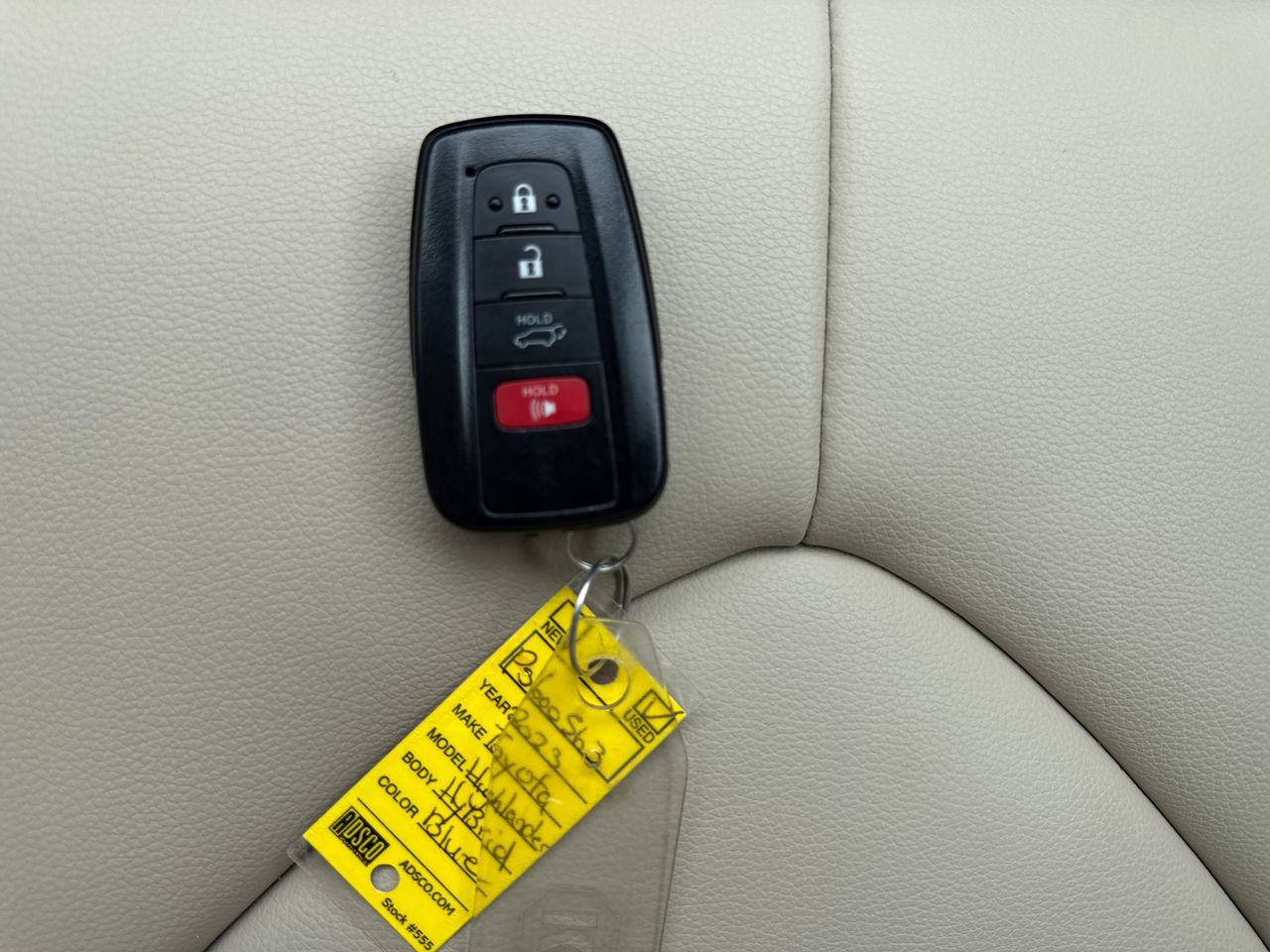 Used 2023 Toyota Highlander XLE AWD/4WD image 27
