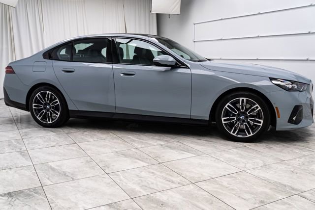 Used 2026 BMW 530i xDrive image 2