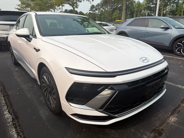 Certified 2025 Hyundai Sonata SEL FWD image 1