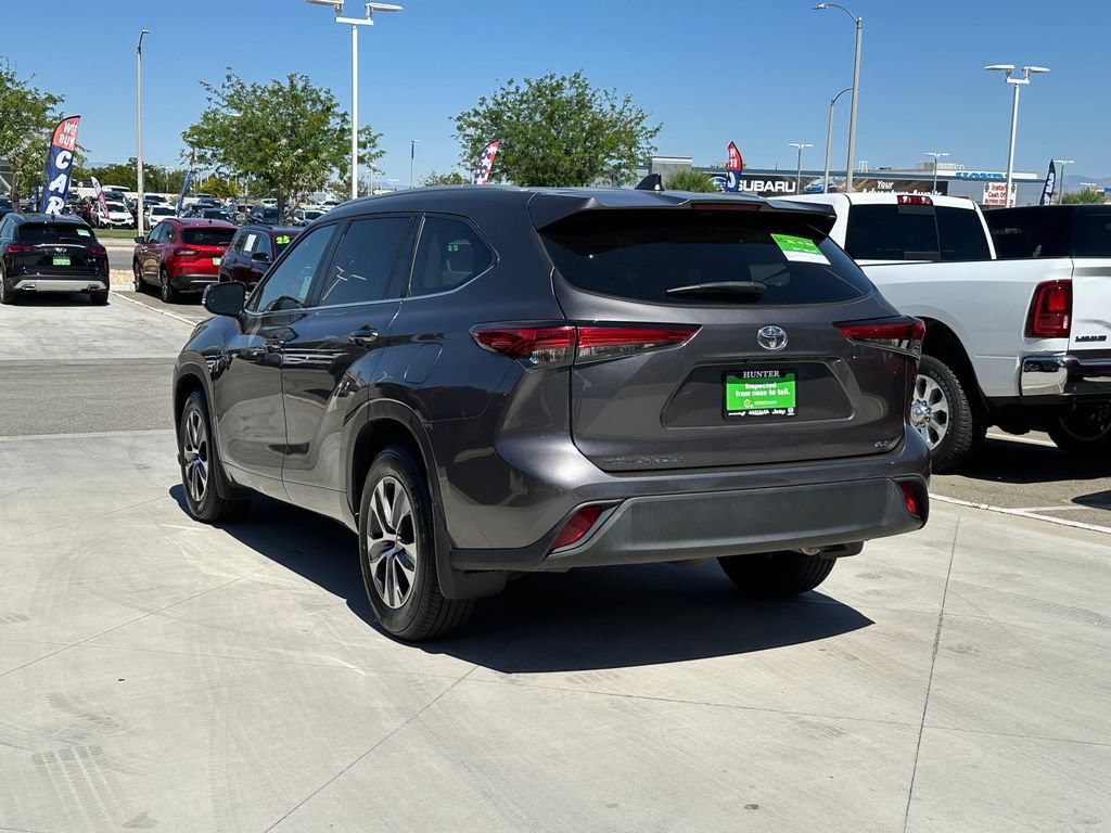Used 2023 Toyota Highlander XLE FWD image 5