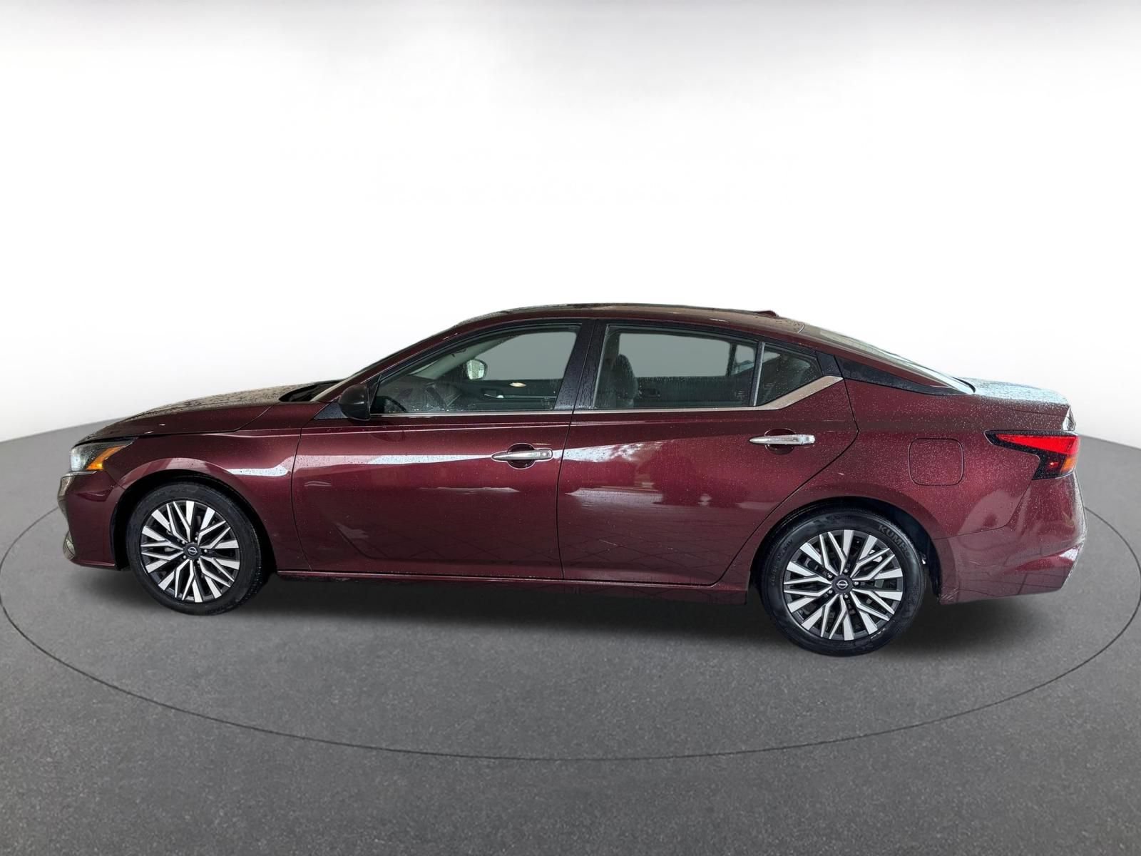 Used 2025 Nissan Altima 2.5 SV FWD image 7