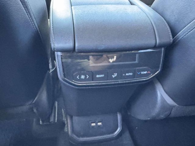 Used 2021 Toyota Highlander XLE AWD/4WD image 18