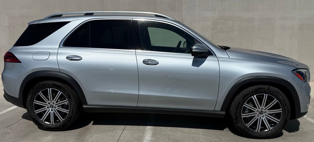 Used 2025 Mercedes-Benz GLE 450 4MATIC image 3
