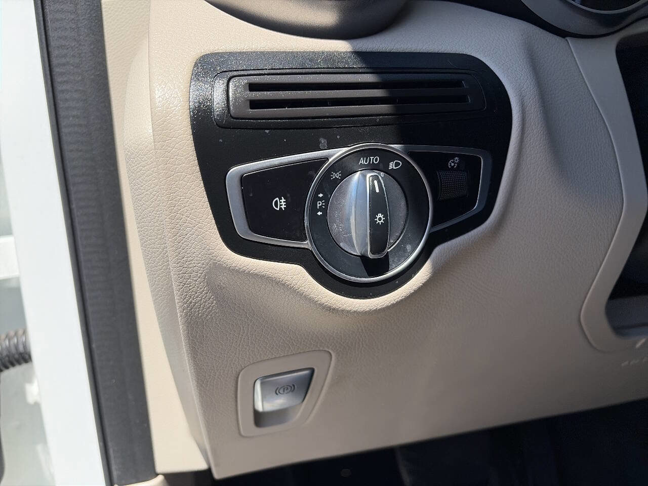 Used 2019 Mercedes-Benz GLC 300 4MATIC image 39