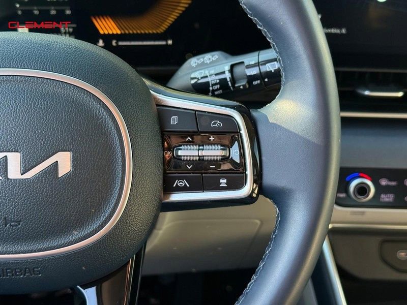 Used 2025 Kia Carnival EX image 26