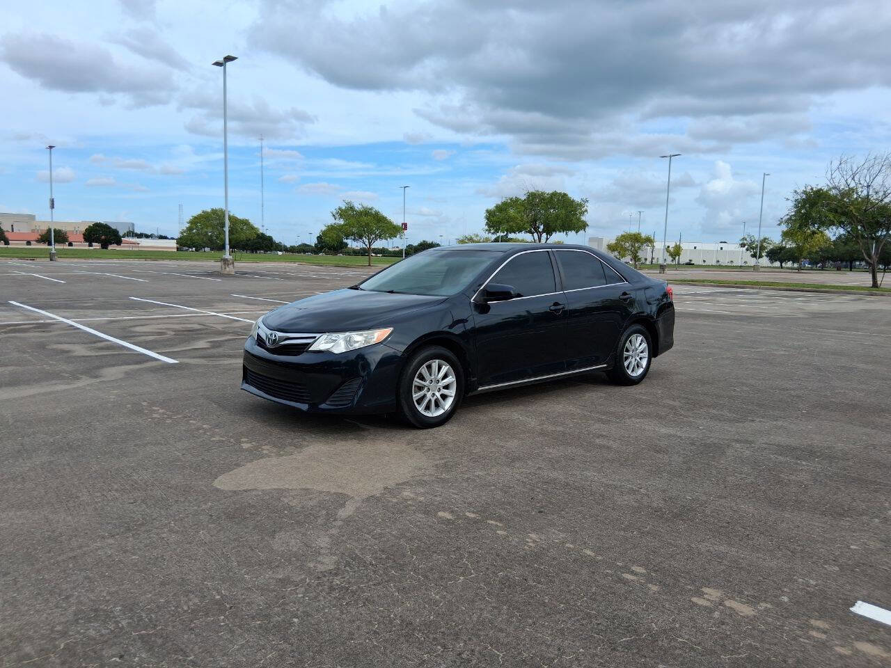 Used 2012 Toyota Camry LE image 2
