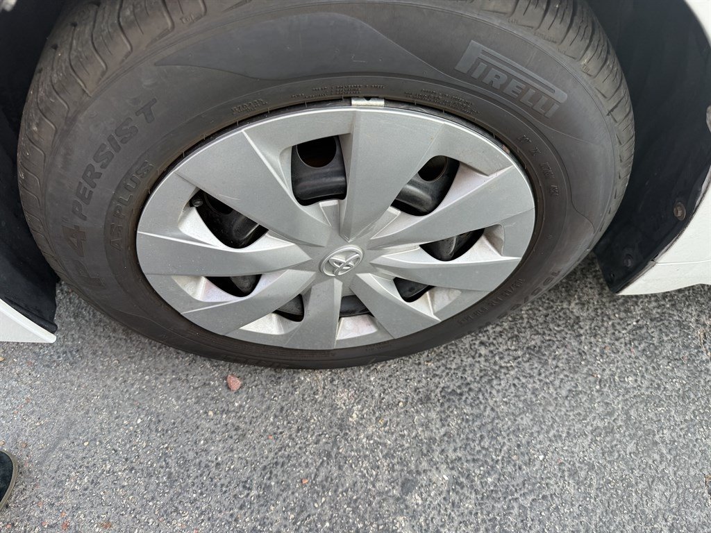 Used 2021 Toyota Corolla L FWD image 6