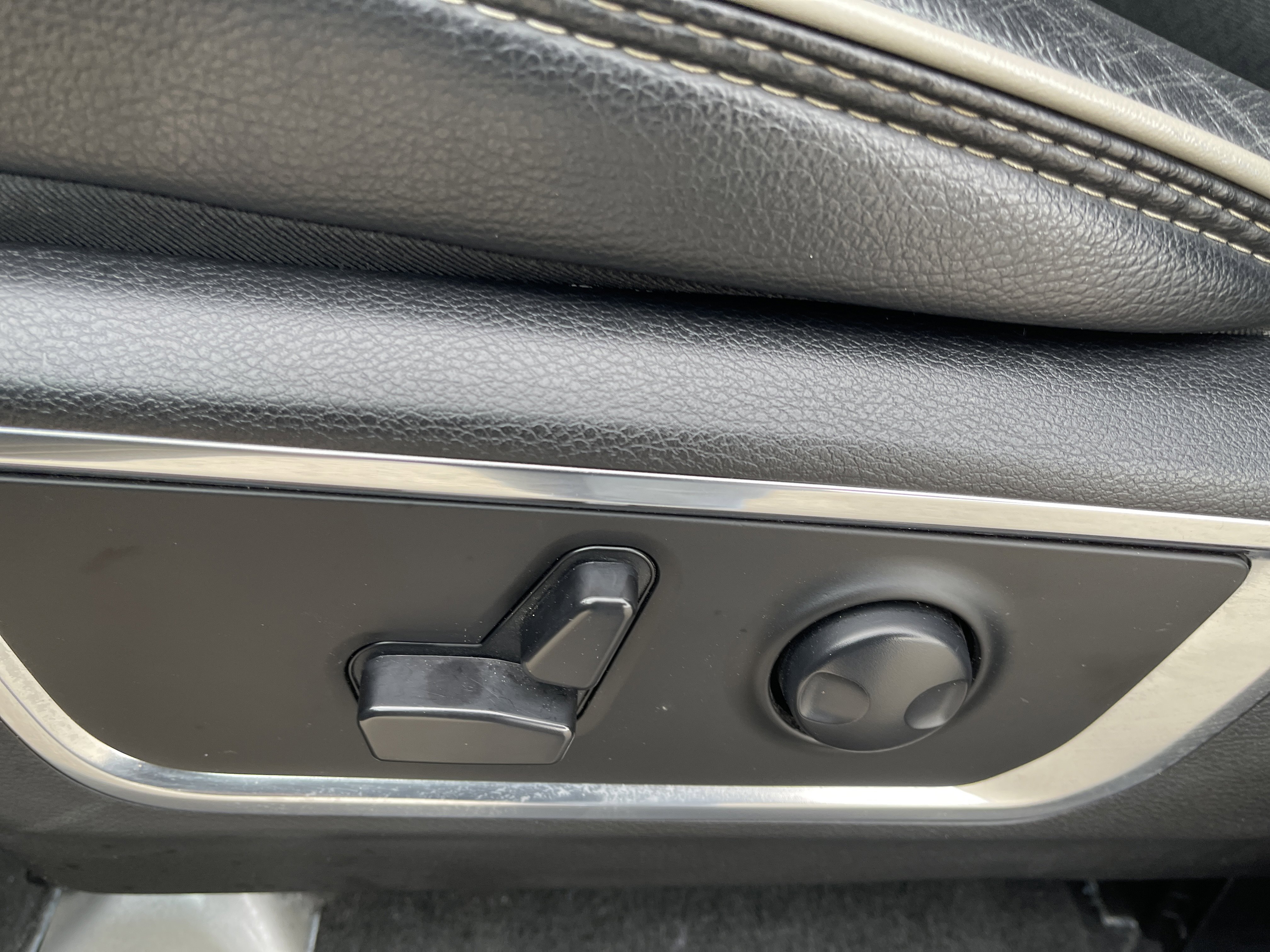 Used 2024 RAM 1500 Laramie image 17